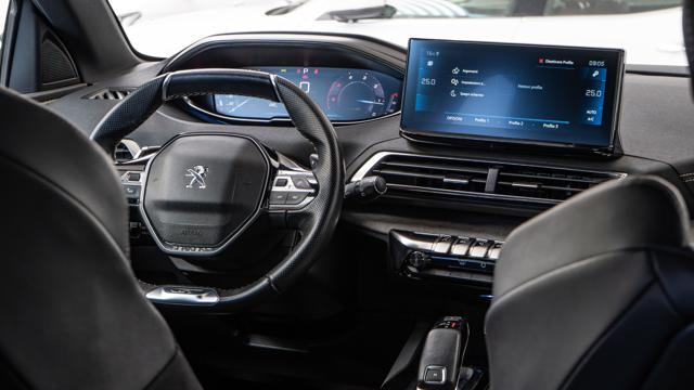 PEUGEOT 3008 BlueHDi 130 S&S EAT8 IVA UNIPRO