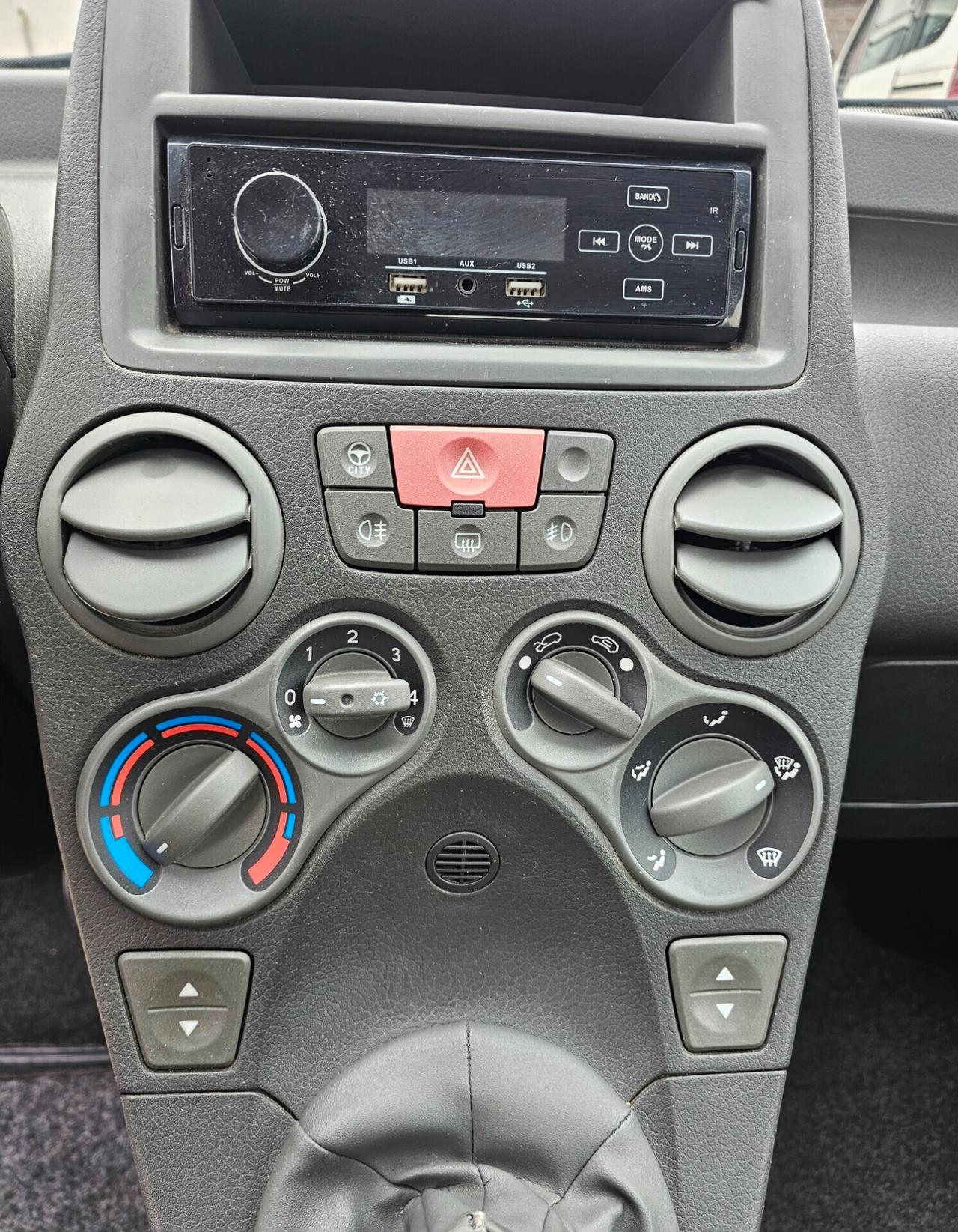 FIAT PANDA 1.2 GUIDABILE DA NEOPATENTATI GARANZIA 12 MESI