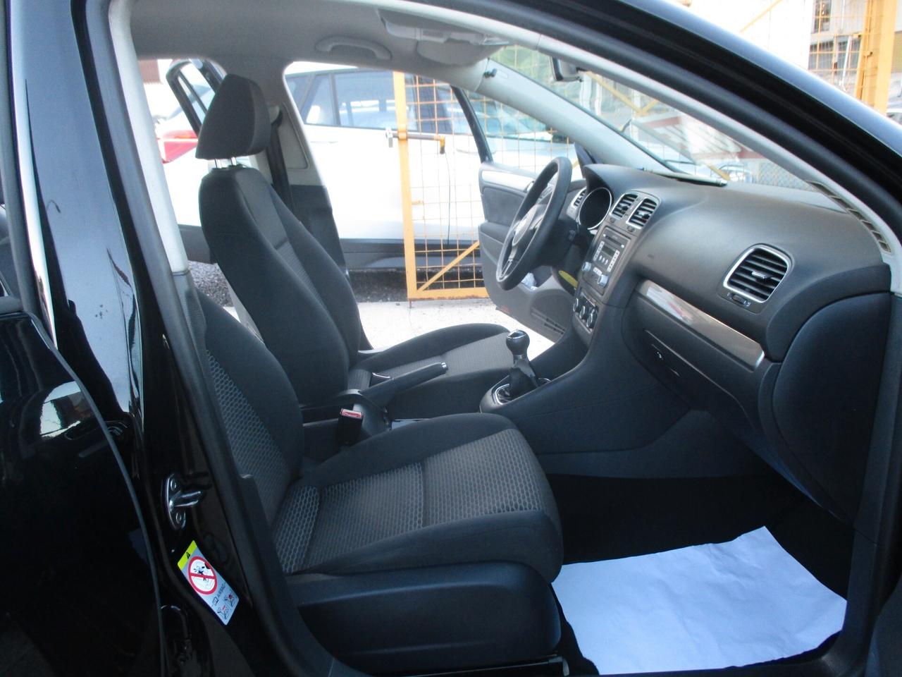 Volkswagen Golf 1.6 TDI MOLTO BELLA 2012