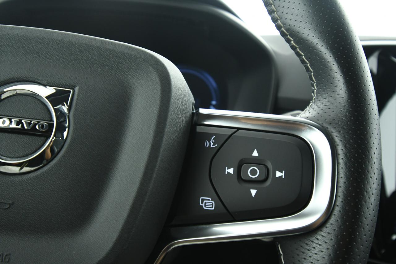 VOLVO XC40 1.5 t4 phev R-design auto my21 NEOPATENTATI+CAMERA