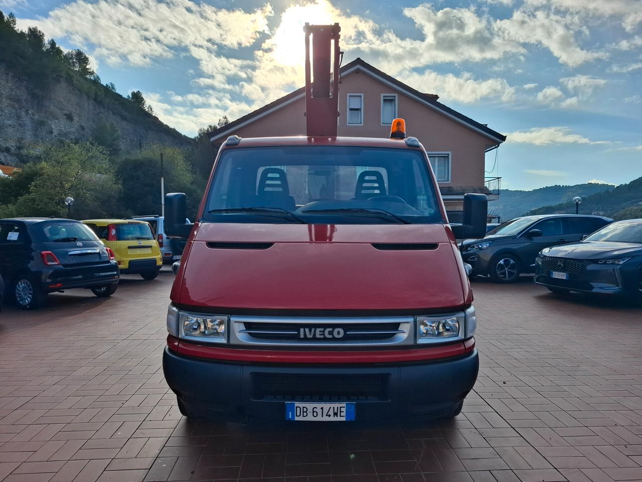 IVECO DAILY CON PIATTAFORMA MOBILE