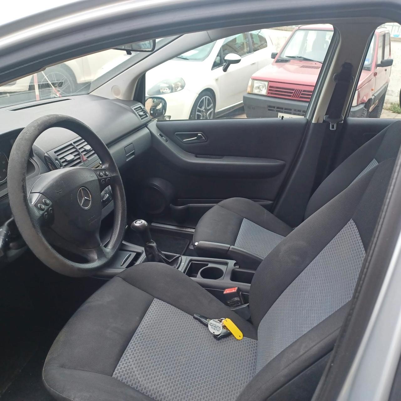 142.998KM CLASSE A 150 BUONE CONDIZIONI NEOPATENTATI