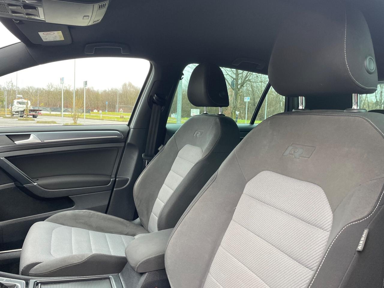 Volkswagen Golf 1.4 TSI 5p. R-Line-Automatik-Neopatentati -.