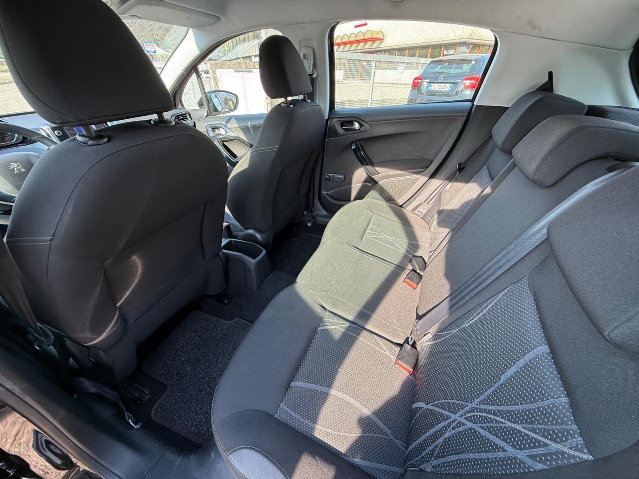 Peugeot 208 1.4 HDi 68 CV 5 porte Allure 2014