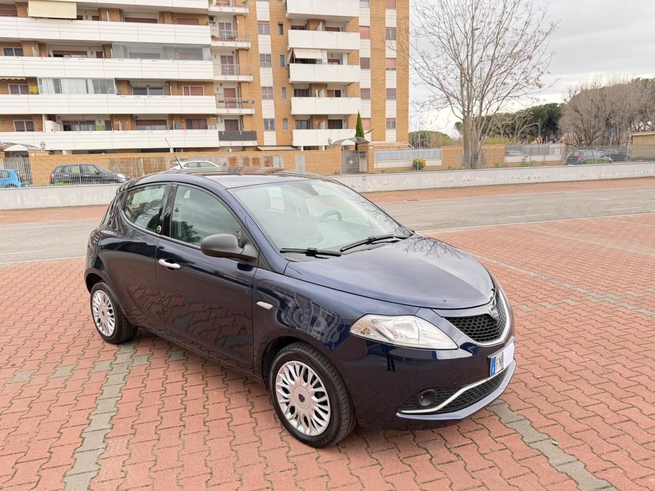 Lancia Ypsilon 1.2 GPL Ecochic Silver