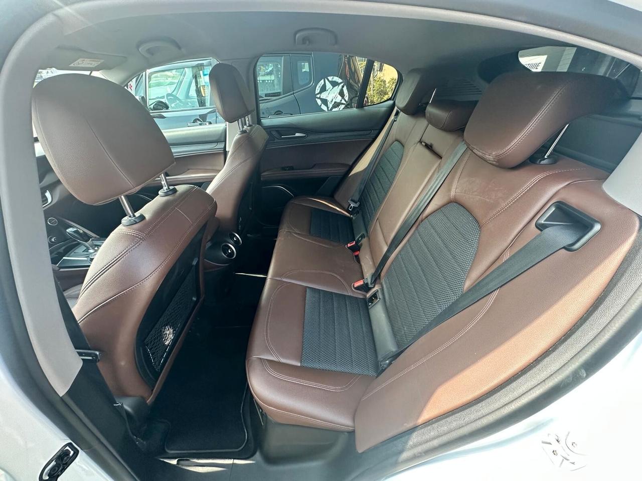 Alfa Romeo Stelvio 2.2 Turbodiesel 180 CV AT8 Q4 Business