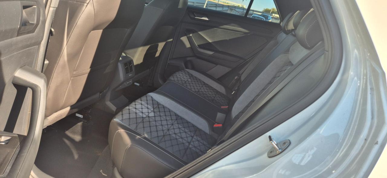 Volkswagen T-Roc 2.0 TDI SCR 150 CV DSG 4MOTION R-Line