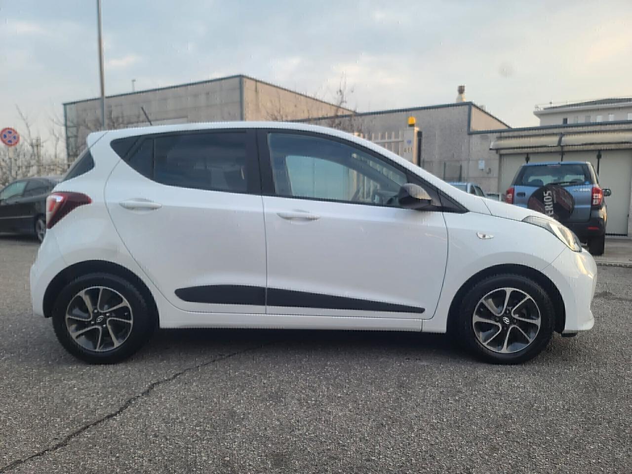 Hyundai i10 1.0 BENZ SOLO 20.000KM