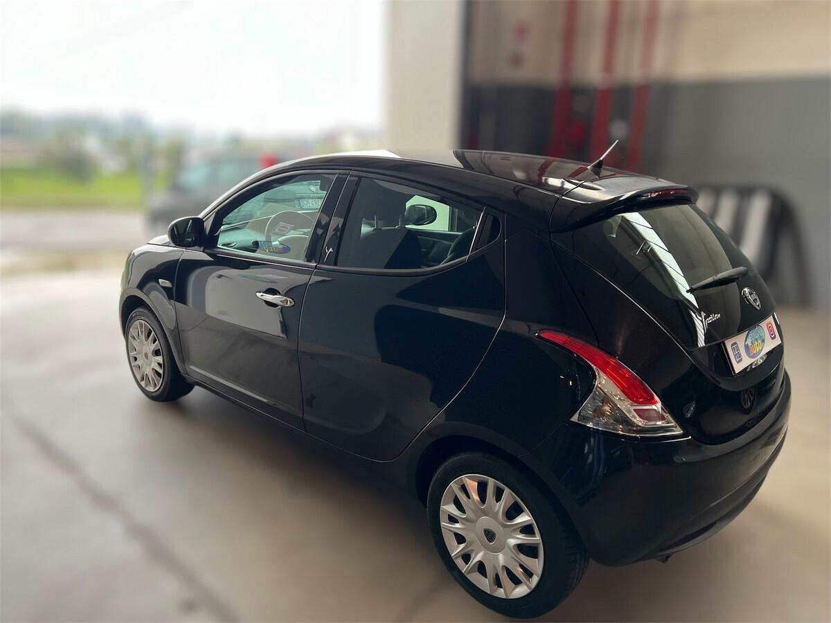 Lancia Ypsilon 1.2 69 CV 5 porte S&S Gold ok neopatentati