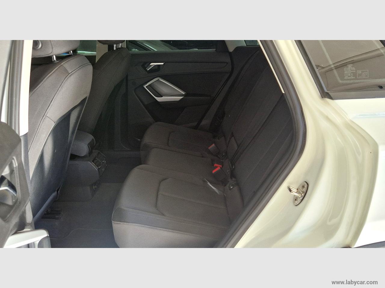 AUDI Q3 40 TDI quattro S tr. Business Adv.