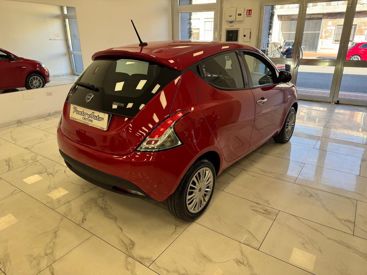 Lancia Ypsilon 1.0 FireFly 5 porte S&S Hybrid 70 cv