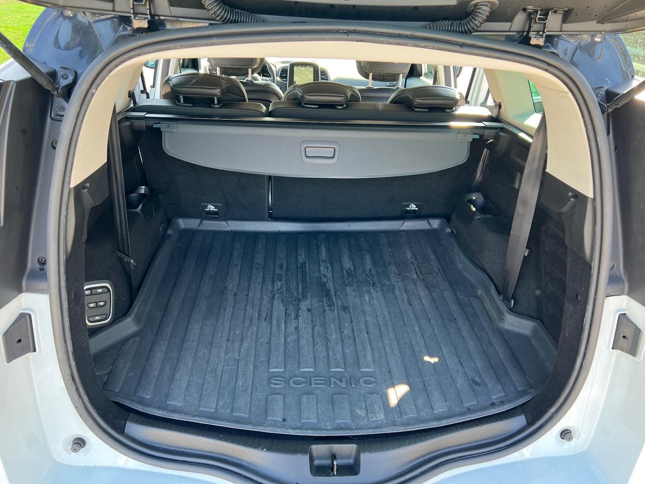 Renault Grand Scenic dCi 8V 110 CV EDC Energy Bose