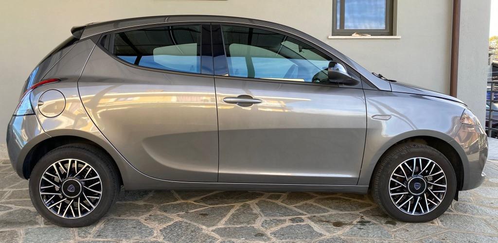 Lancia Ypsilon 1.0 firefly hybrid Platino s&s 70cv