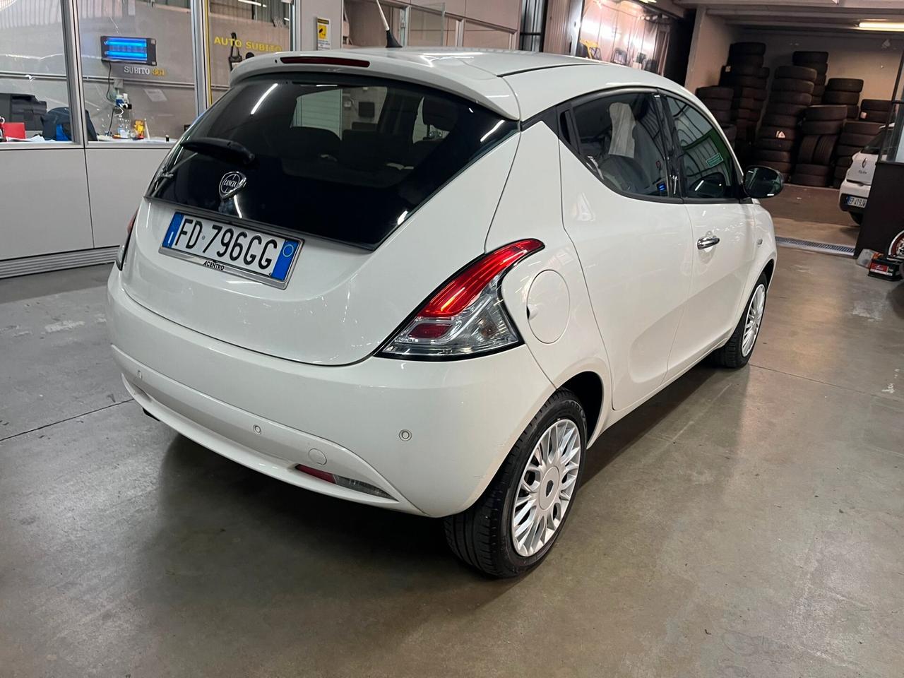 Lancia Ypsilon 1.2 solo 6700 km!!!!! euro6