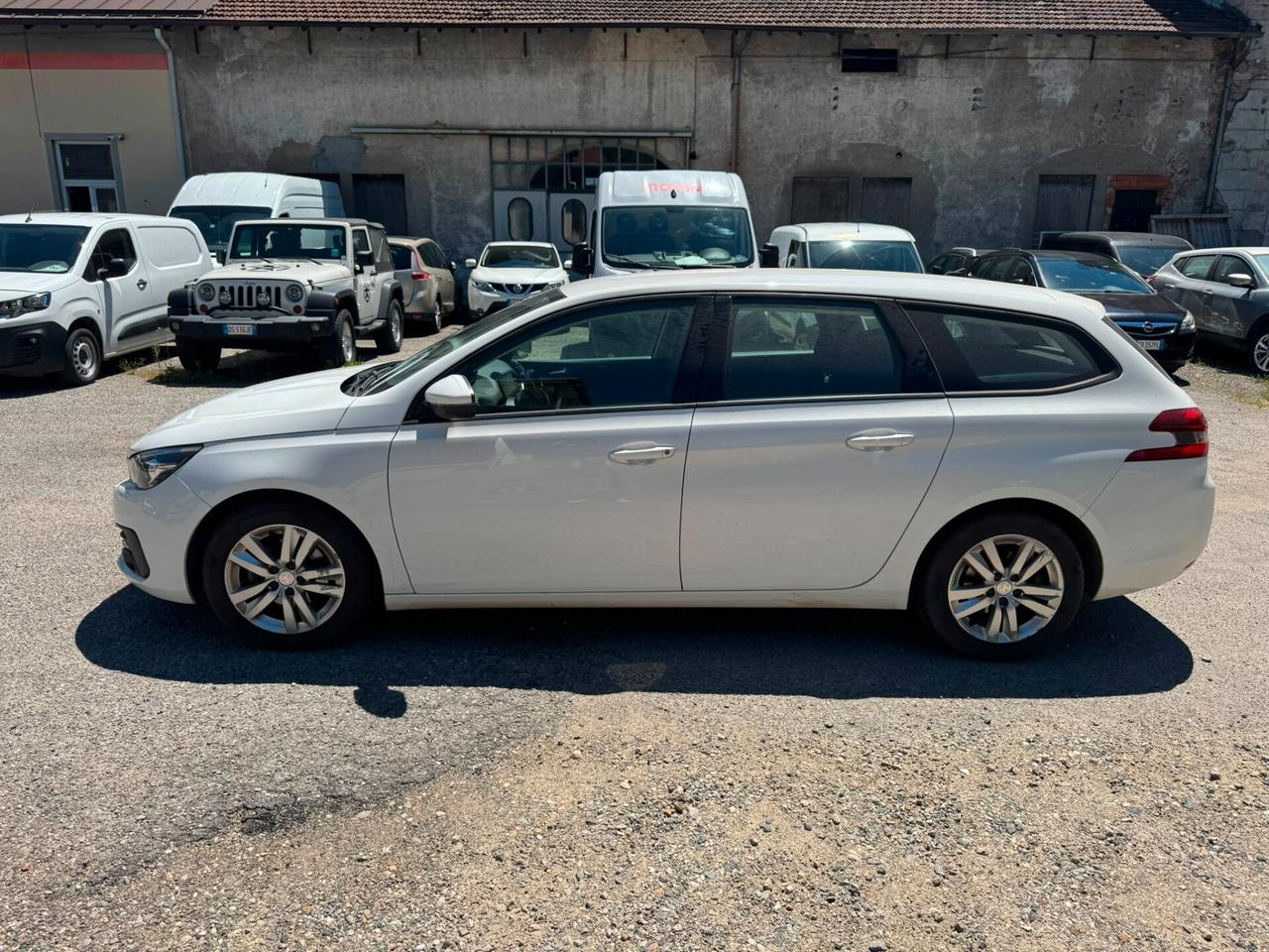 Peugeot 308 BlueHDi 100 S&S SW Business