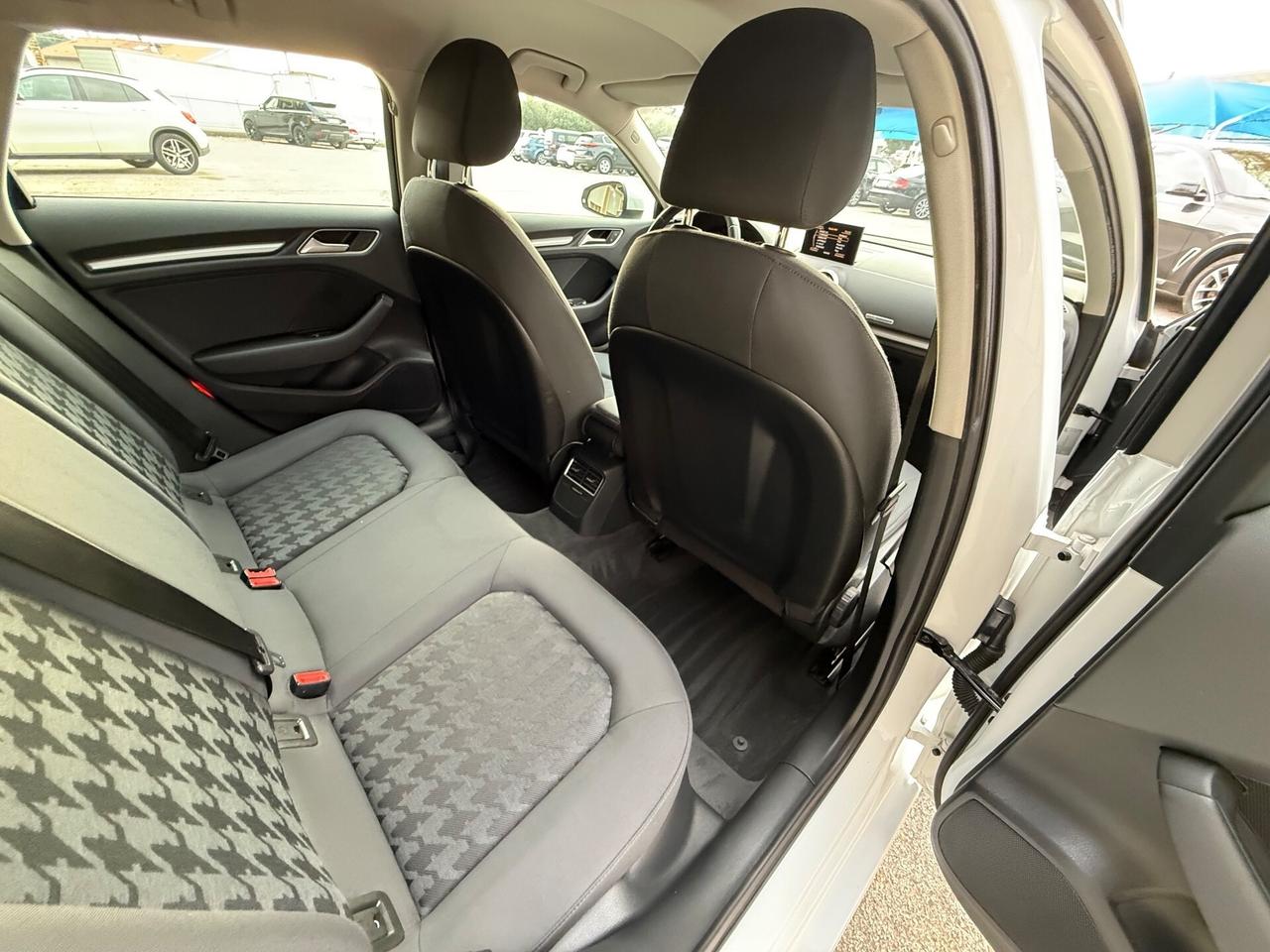 Audi A3 1.6 TDI S tronic 110 CV - Neopatentati