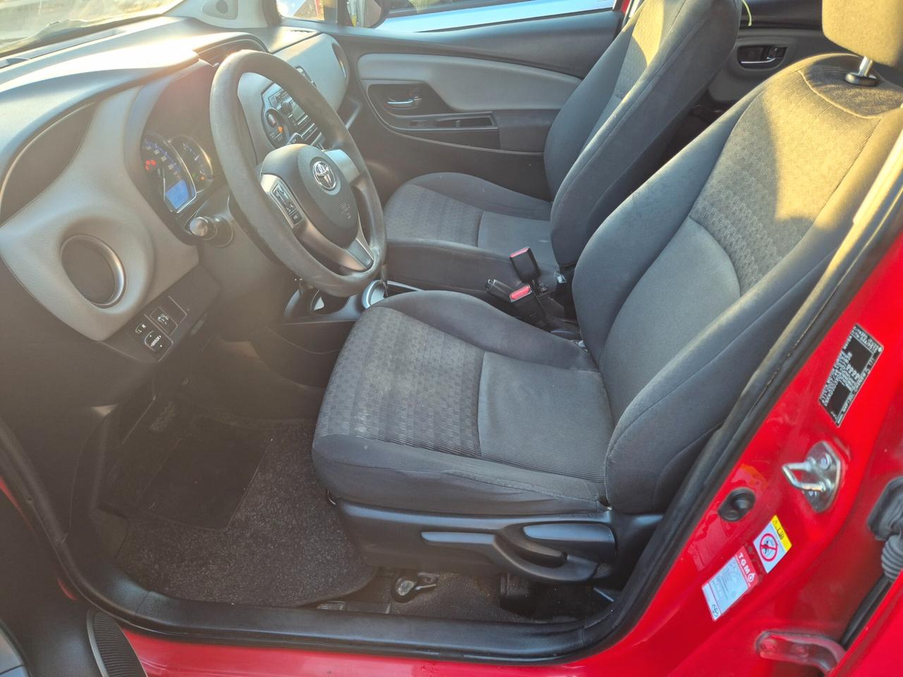 Toyota Yaris 1.5 Hybrid 5 porte Cool POCHISSIMI KM !!!!!!!!!!