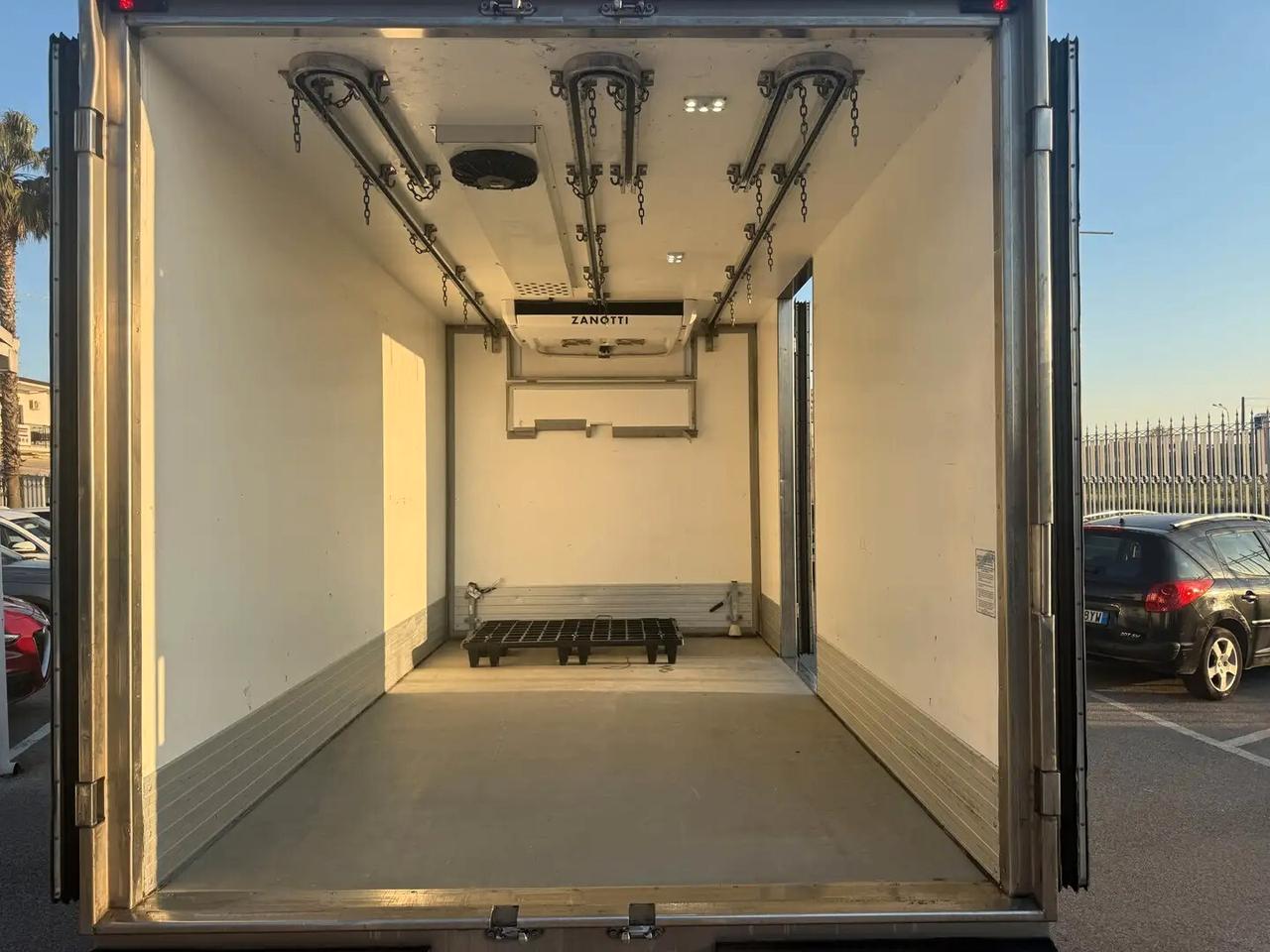 Renault Master 35Q. 145cv FRCX-20 CON GANCIERA A TRE VIE