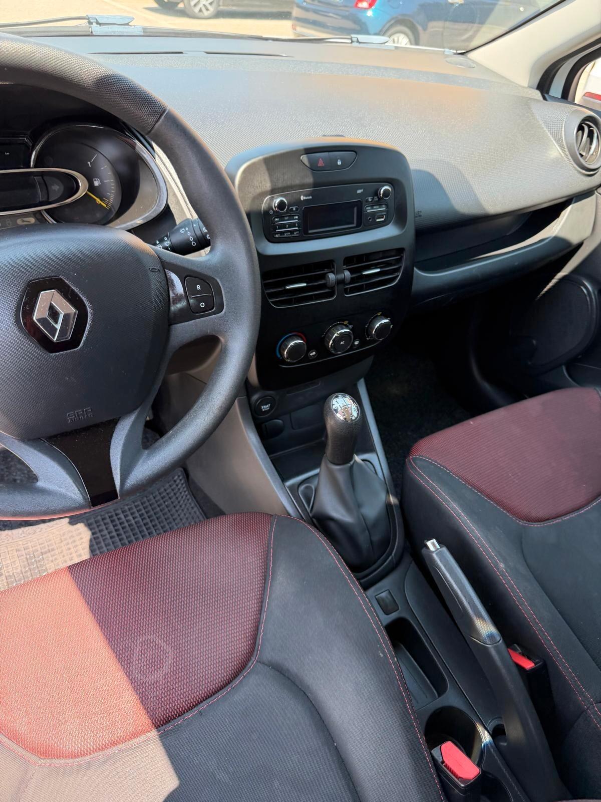 Renault Clio 1.2 - NEOPATENTATI - 12 MESI DI GARANZIA -
