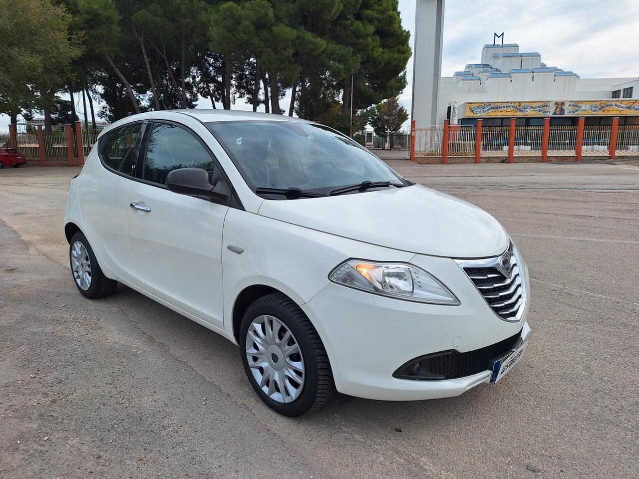 Lancia Ypsilon 1.2 69 CV 5 porte Silver PERFETTA