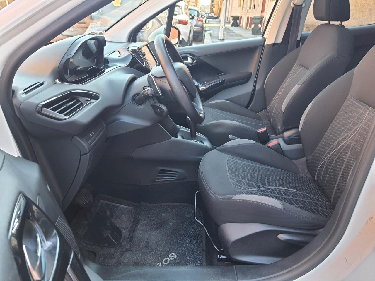Peugeot 208 1.4 e-HDi 68 CV S&S robotizzato 5 porte Active