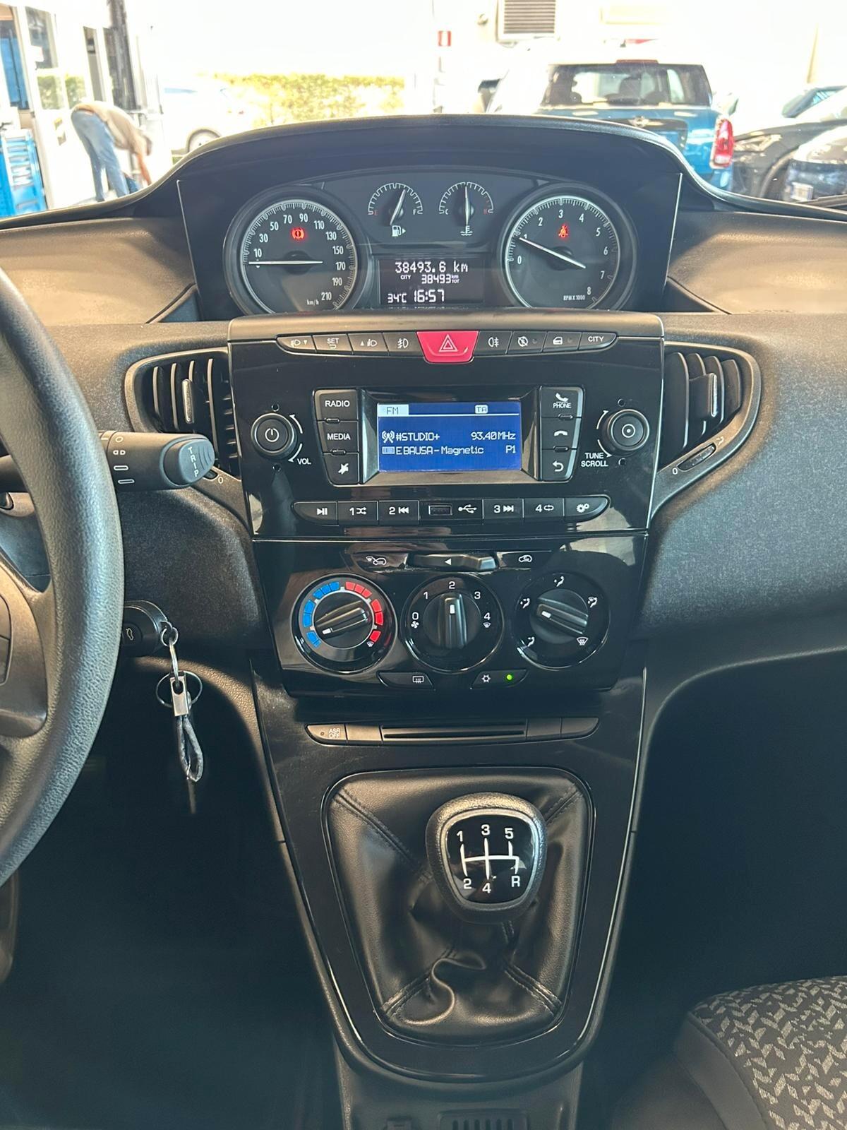 Lancia Ypsilon 1.2 69 CV 5 porte S&S Gold