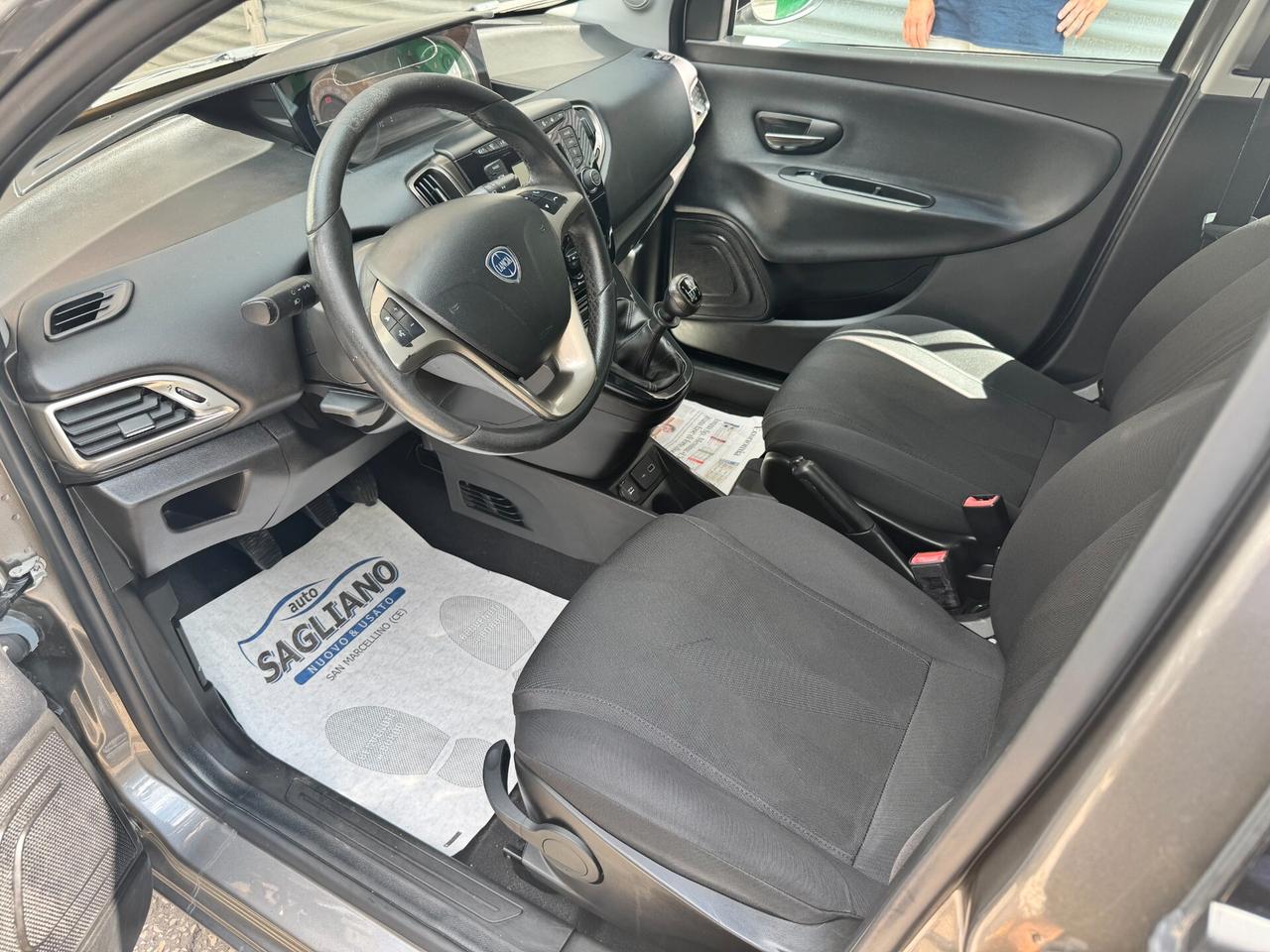 Lancia Ypsilon 1.2 69 CV 5 porte S&S Gold