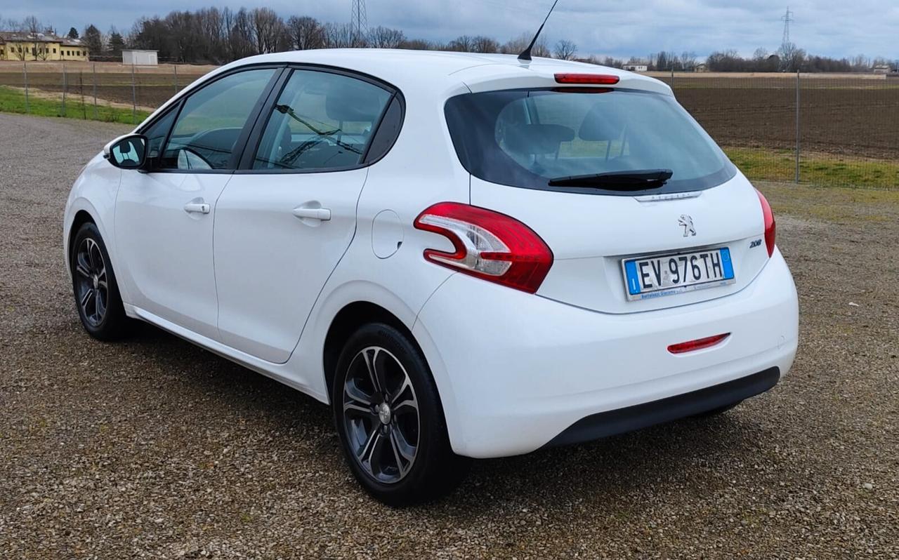Peugeot 208 1.4 HDi 68 CV 5 porte Allure