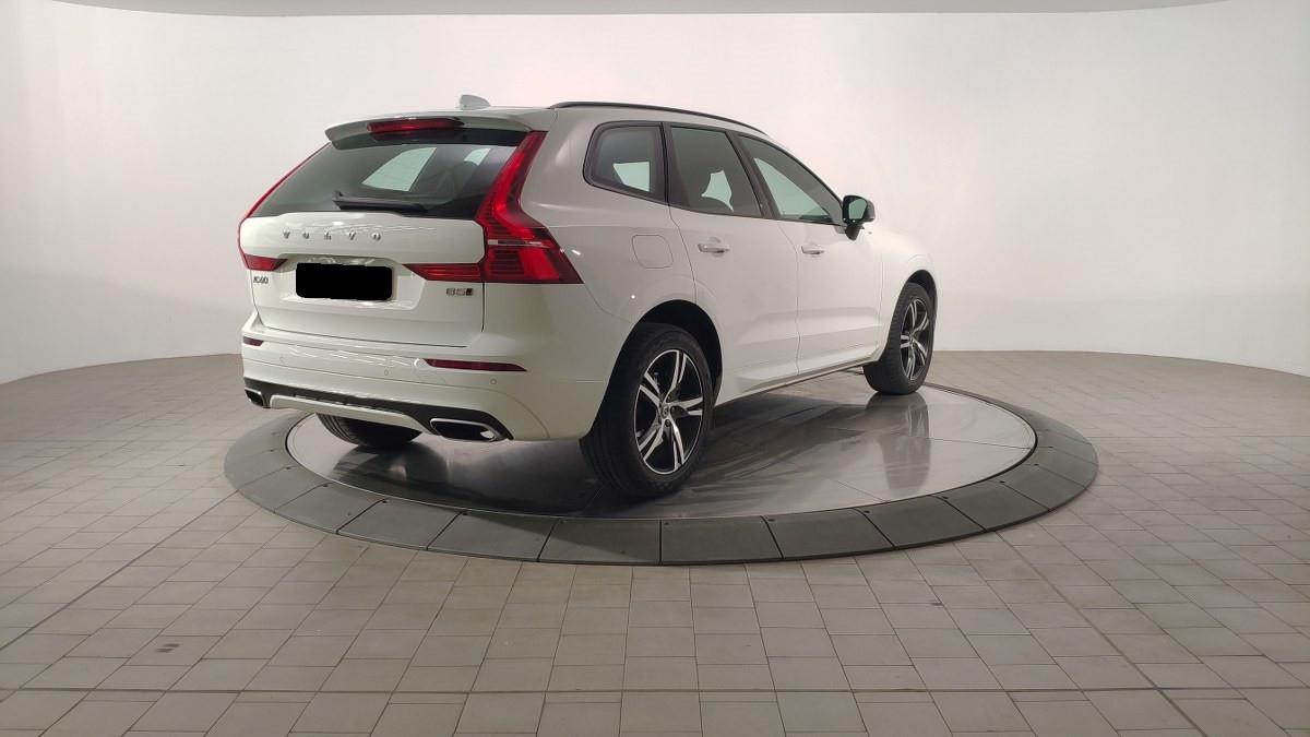 VOLVO Xc60 B5 Mild Hybrid (D) Awd Geartronic R-Design