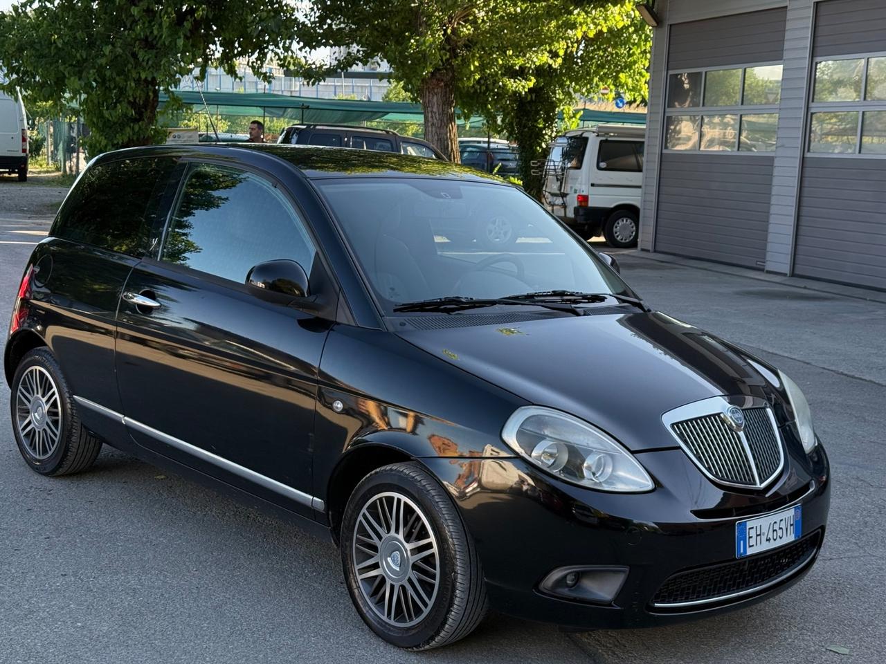 Lancia Ypsilon 1.3 MJT 75 CV Platinum