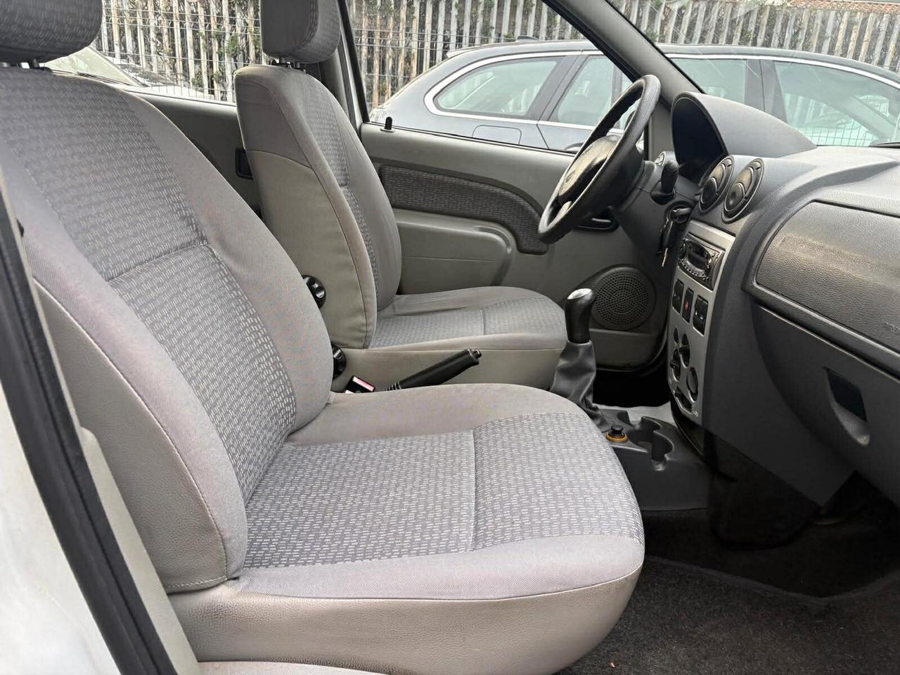 Dacia Logan MCV 1.6 16V 5 posti Lauréate