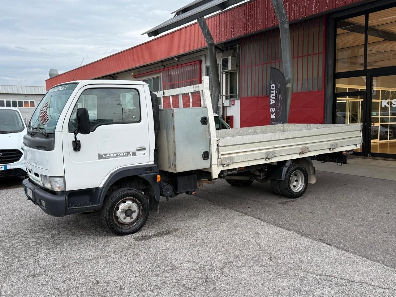 NISSAN Cabstar .35 3.0 Tdi 120 CV CASSONE FISSO