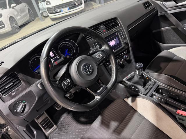 VOLKSWAGEN Golf R RISERVATA