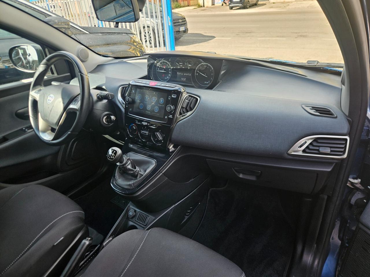 Lancia Ypsilon 1.0 FireFly 5 porte S&S Hybrid Ecochic Gold