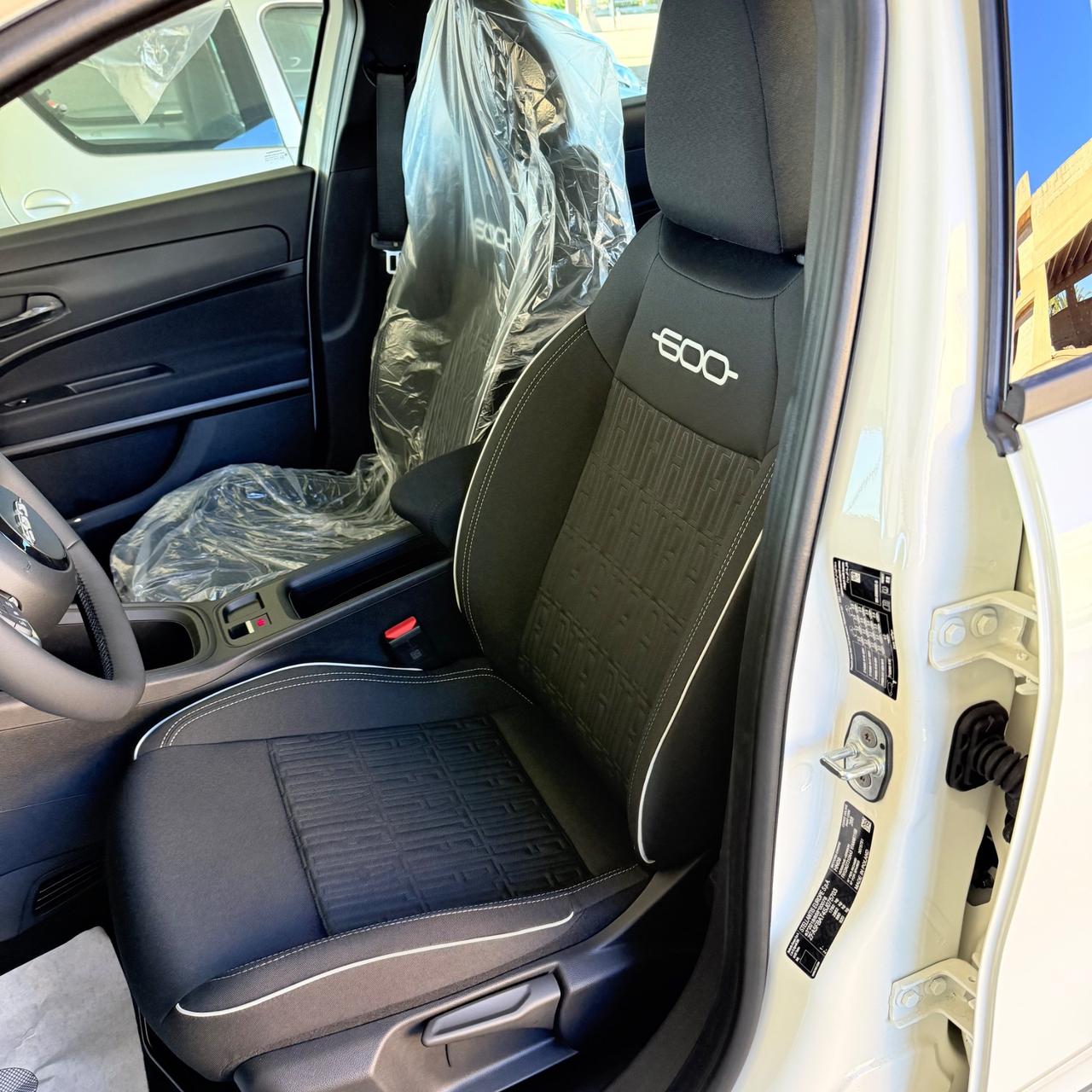 Fiat 600 Hybrid 110 CV DCT MHEV Business