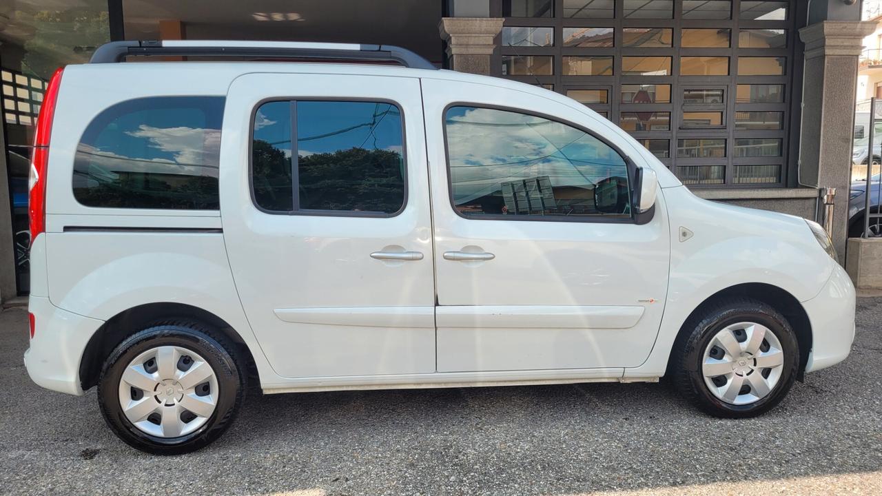 Renault Kangoo 1.5 Diesel 5 posti porte .. navi , gancio traino