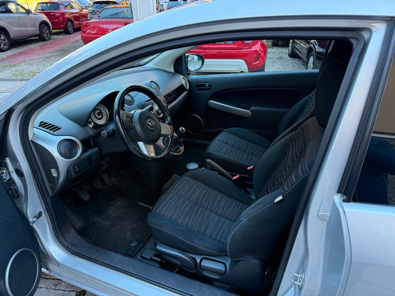 Mazda 2 1.4 play 3 porte ok per neopatentati