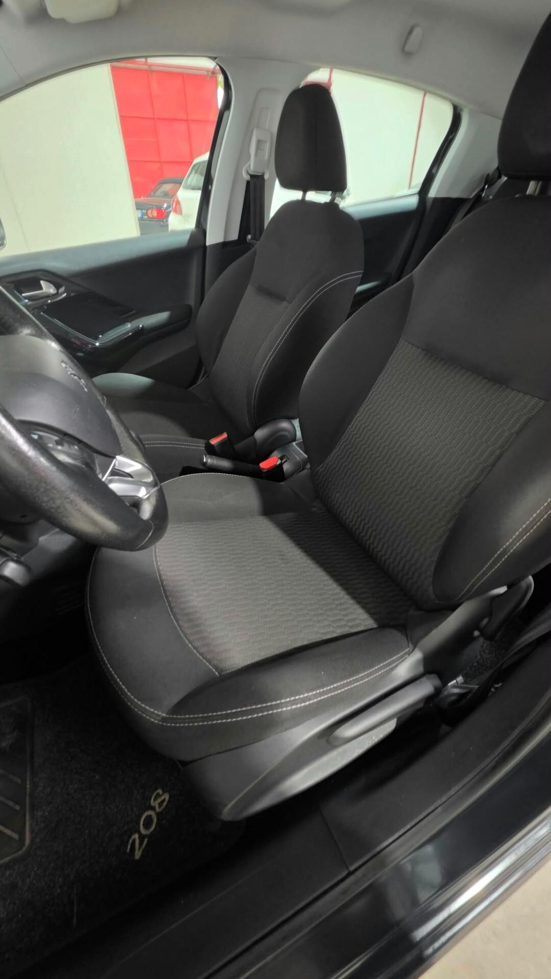Peugeot 208 PureTech 82 5p. GPL Active