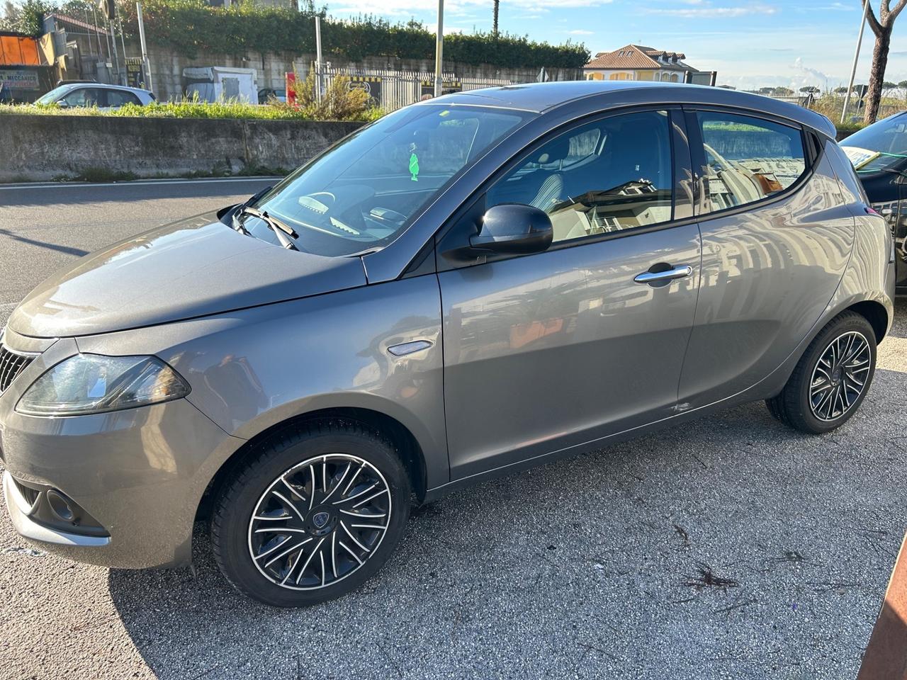 Lancia Ypsilon 1.0 FireFly 5 porte S&S Hybrid Gold