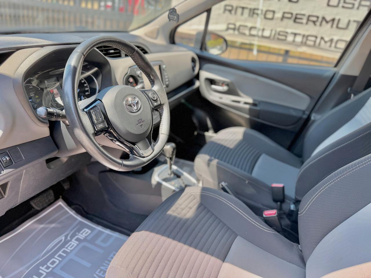 Toyota Yaris 1.5 Hybrid 5 porte Business PREZZO REALE