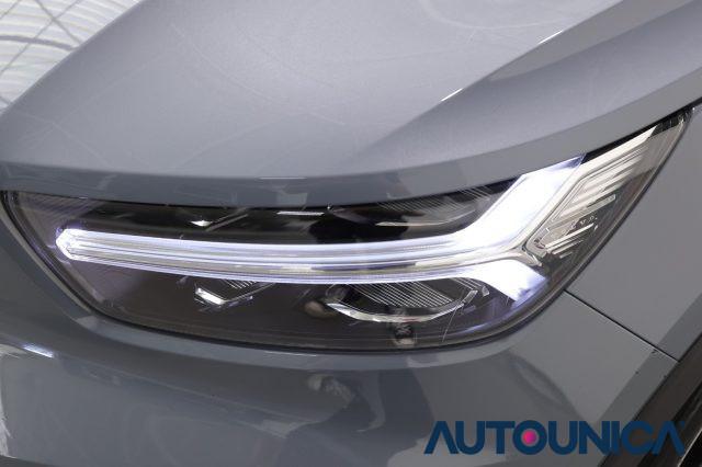 VOLVO XC40 T5 RECHARGE PLUG-IN HYBRID R-DESIGN