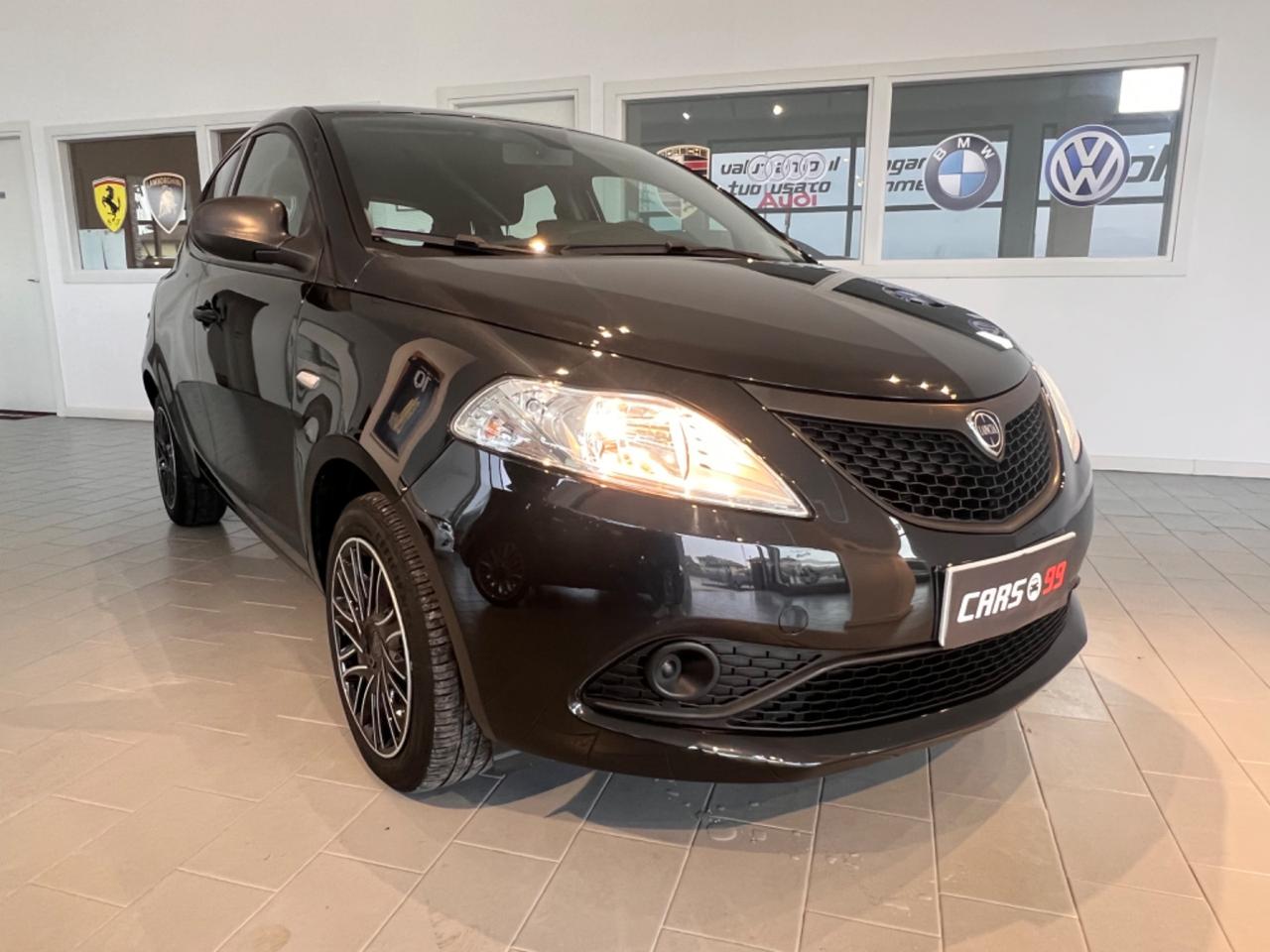 Lancia Ypsilon 1.0 FireFly 5 porte S&S Hybrid Ecochic Silver