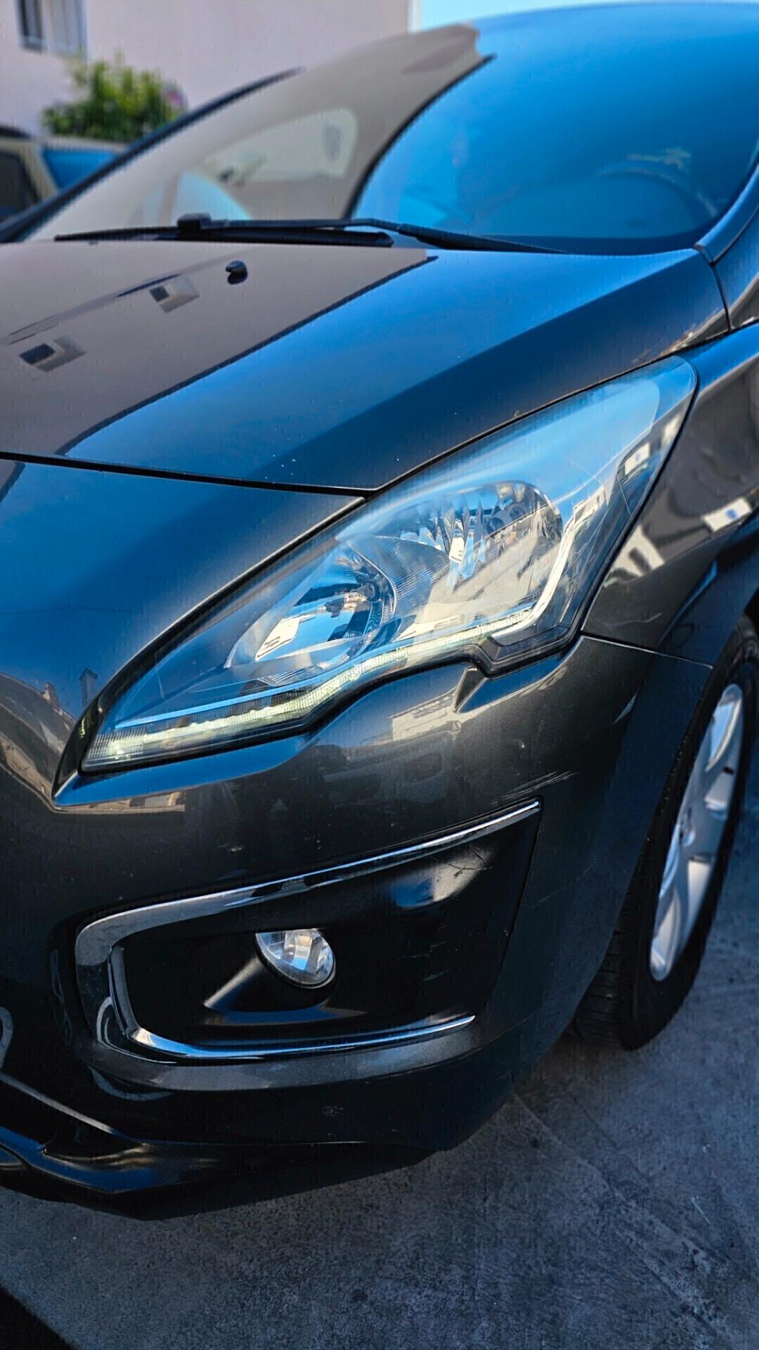 Peugeot 3008 1.6 HDi 115CV ETG6 Allure