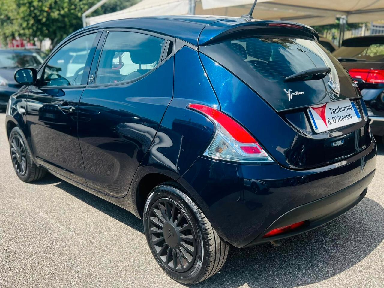 Lancia Ypsilon 1.0 FireFly 5 porte S&S Hybrid Ecochic Silver