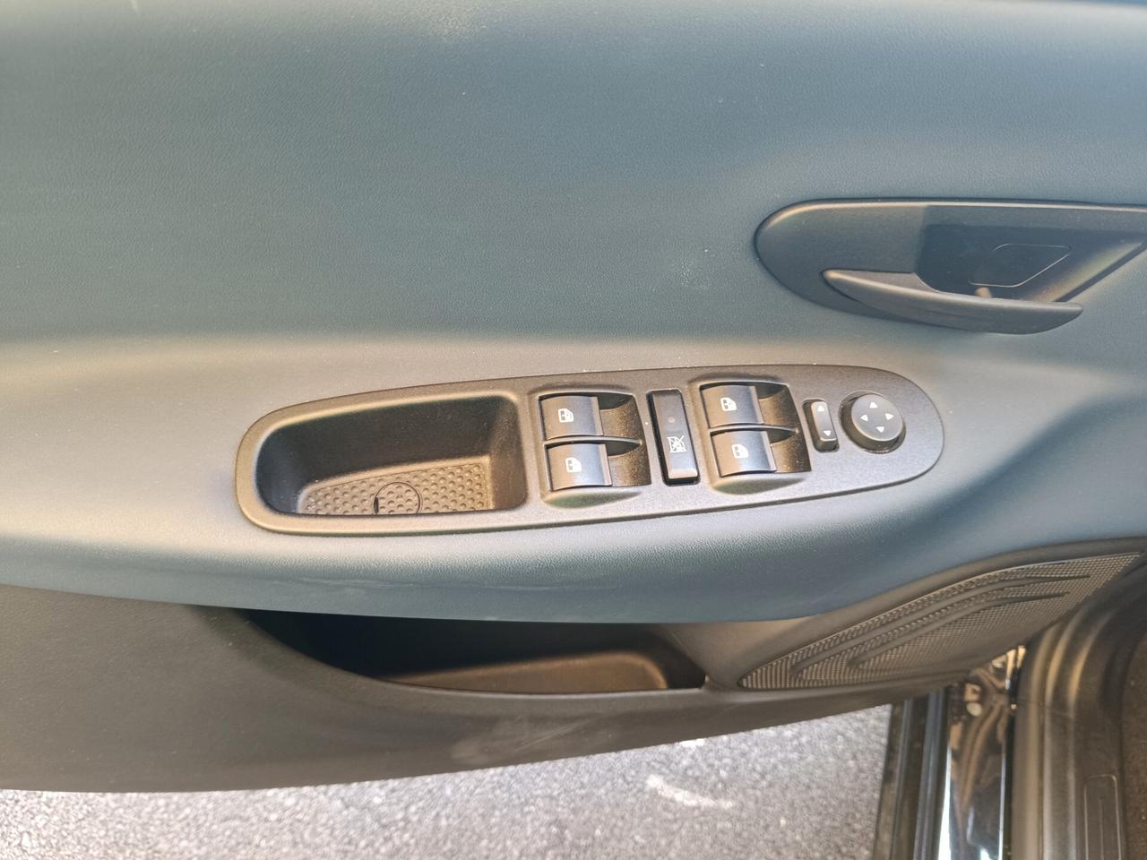 Lancia Ypsilon 1.0 FireFly 5 porte S&S Hybrid Platino