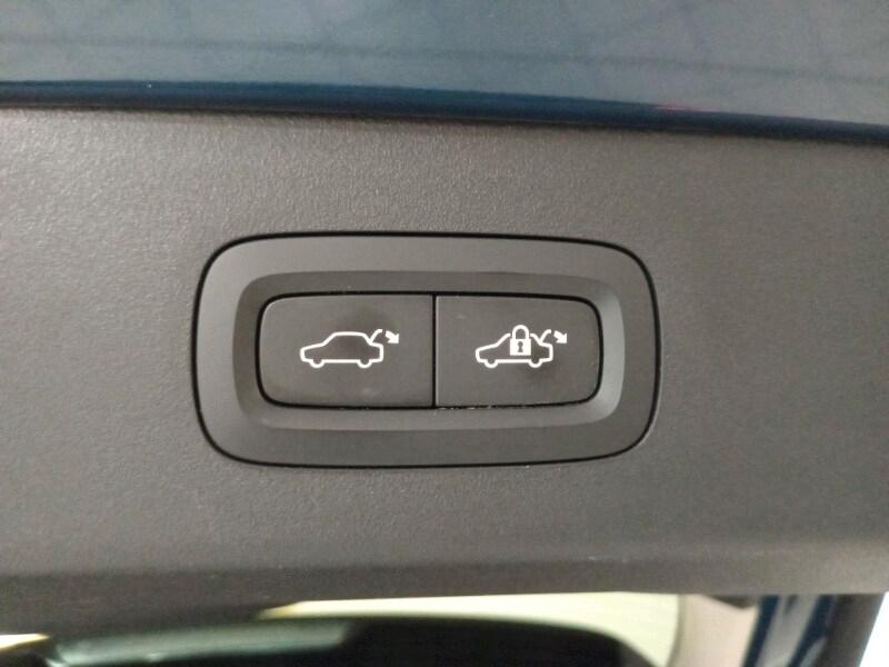 LYNK&CO 01 01 PHEV