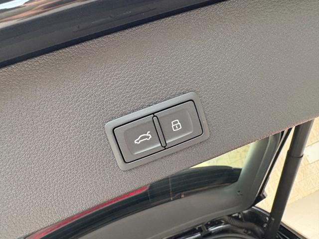 AUDI Q2 30 TDI S tronic S line Edition Identity Black