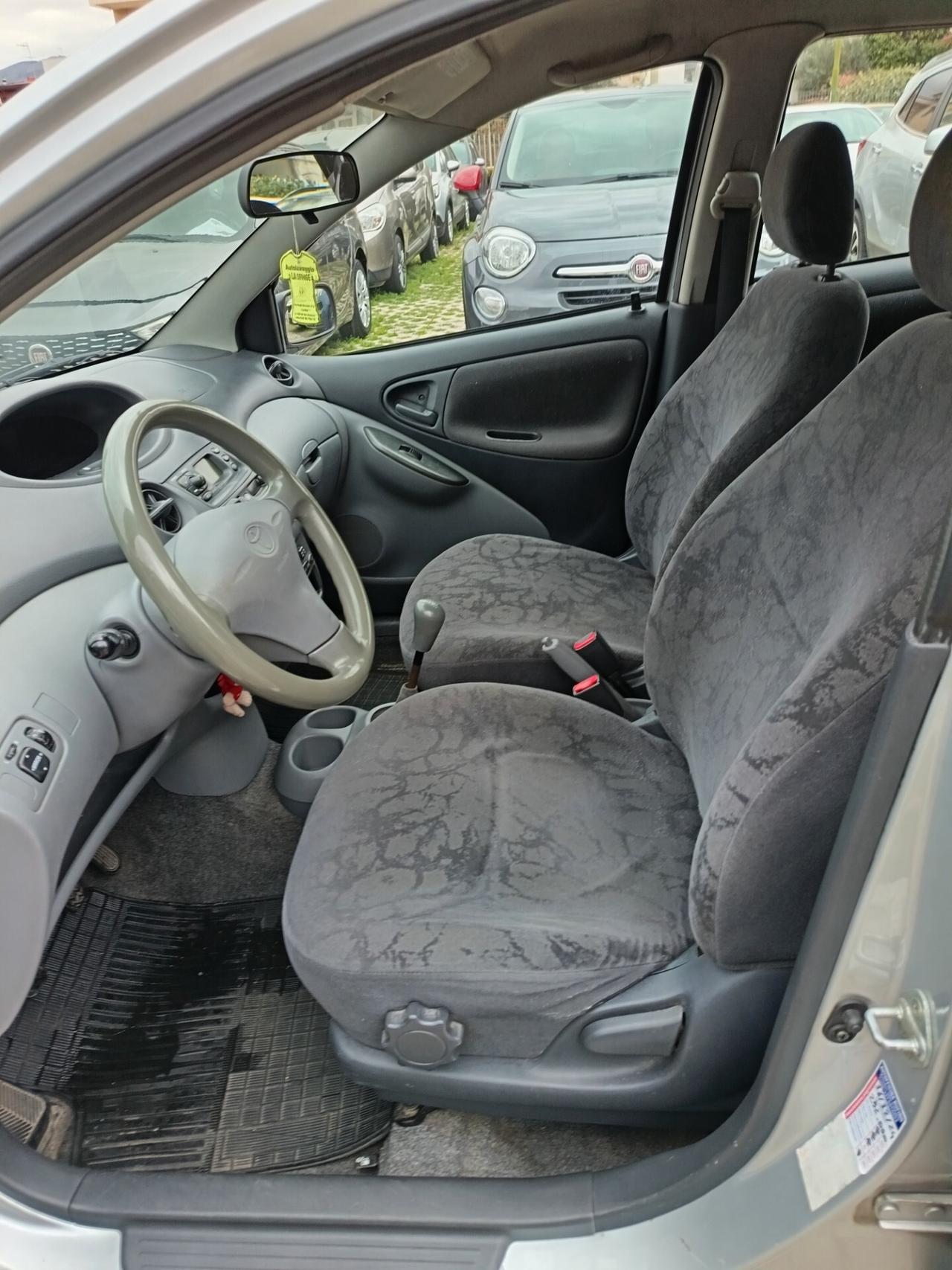 Toyota Yaris 1.0i 16V cat 5 porte IMPIANTO GPL. NUOVO.