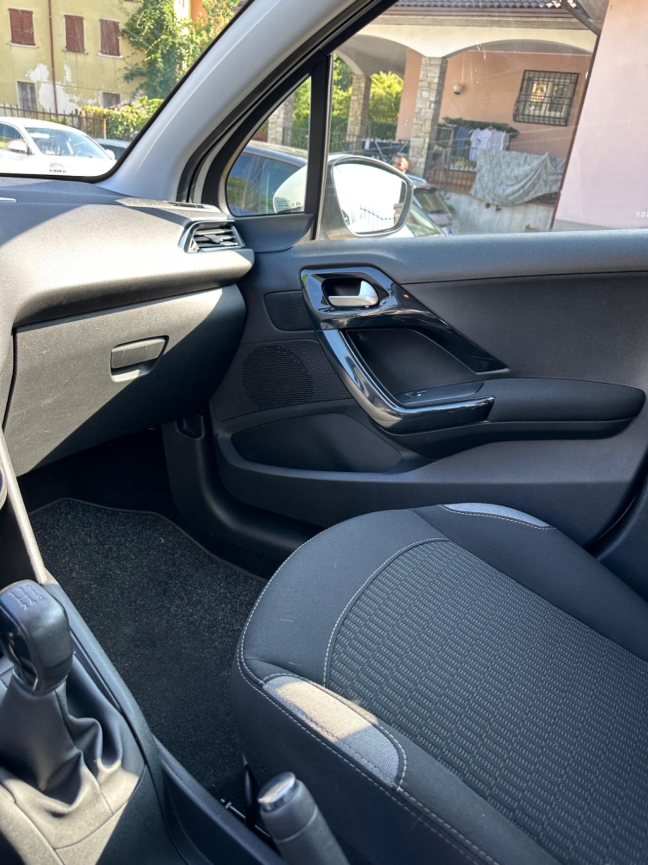 Peugeot 208 82 5P ALLURE NEOPAT KMCERT UNICOPR