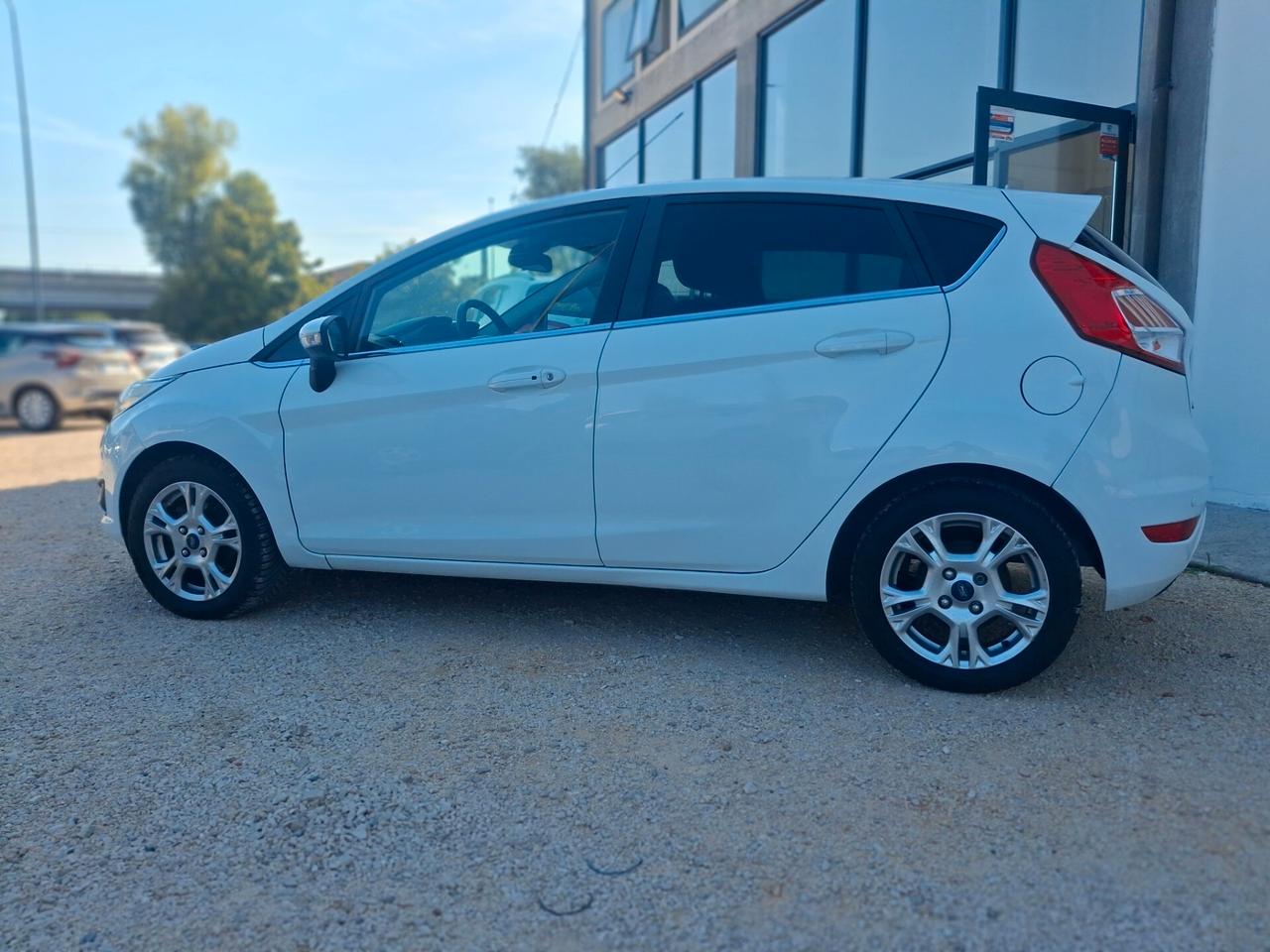 Ford Fiesta 1.5 TDCi 75CV 5 porte Titanium